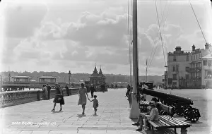 Cowes: A Day at the Pier