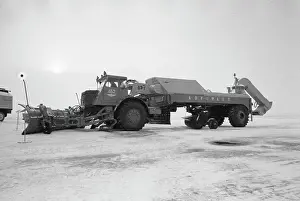 Runway: DE-7 servicing machine
