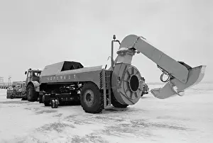 Runway: DE-7 servicing machine