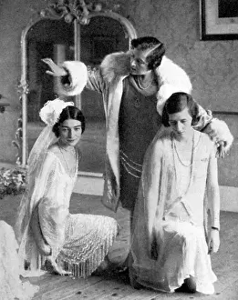 Curtsey: Debutantes learning to curtsey, 1929
