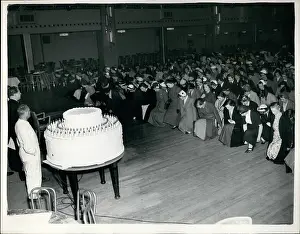 Curtsey: Debutantes rehearsing with huge cake