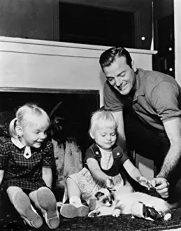 Decathalon: Decathalon Champion Bob Mathias with children, ?