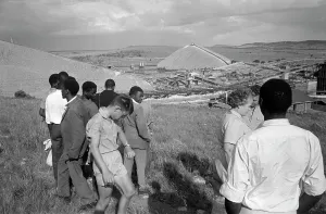 Driefontein: December 16 1962 - People looking around the scene