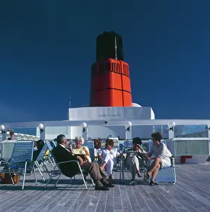 Oceanliner: DECK OF THE QE2