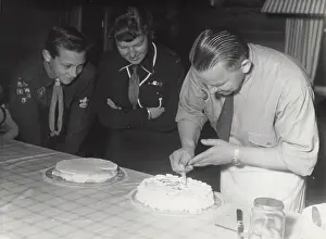 Ices: Decorating Cakes - Swedish Scouts
