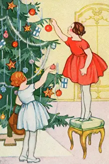 Decorate: Decorating the Christmas tree