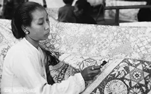 Javanese: Decorating fabric with Batik