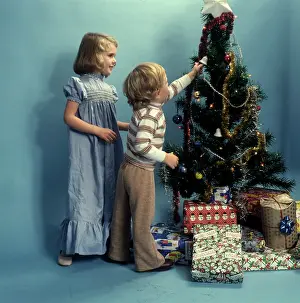 Decking: DECORATING XMAS TREE