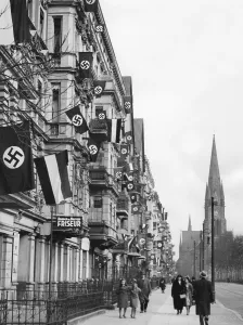 Reintroduction: Decoration with flags on Heldengedenktag (Day of Commemo