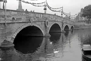 Ouse: Decorations on the Bridge over the River Great Ouse, Bedford