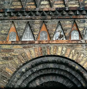 Murano: Decorative detail around the outside