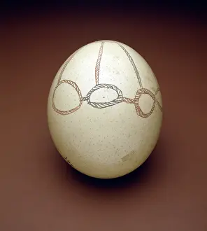 Decoratively: Decoratively engraved ostrich eggshell flask