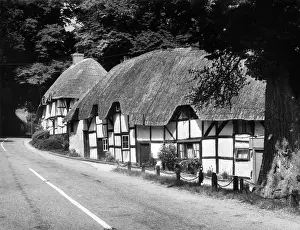 Wherwell: DEEP THATCHED COTTAGES