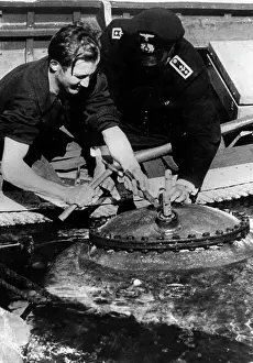 Loose: Defusing a sea mime, 1940