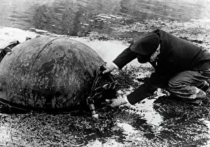Minesweeping: Defusing a sea mime, 1943