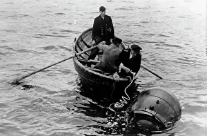 Loose: Defusing a sea mime, 1943