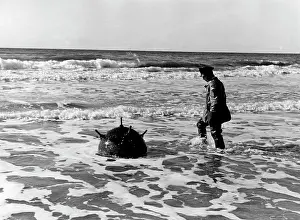 Approaches: Defusing a sea mine, 1939-1945