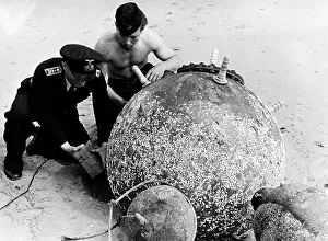 Minesweeping: Defusing a sea mine, 1939-1945