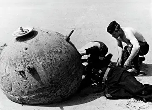 Minesweeping: Defusing a sea mine, 1939-1945