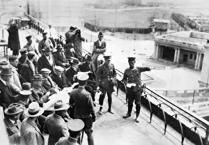 Sino: A delegation of the League of Nations visiting the battlefie