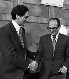 Corresponding: Delegation of Romanian scientists visits USSR