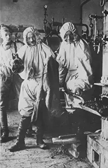 Cleanliness: Delousing facility - Eastern Front, 1917