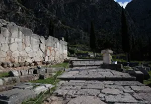 Polygonal: Delphi, Greece