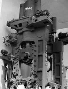 Volk: DEMAG cogging mill at the exhibition Schaffendes