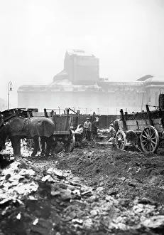Backyard: Demolition of the barn quarter, 1928