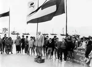 Seabirds: Demonstration against bomb dropping on Knechtsand