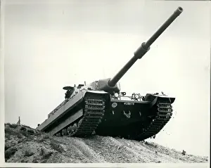 Bovington: Demonstration of Conqueror tank, Bovington, Dorset