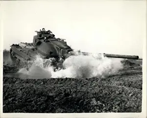 Chobham: Demonstration of Conqueror tank, Chobham, Surrey