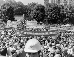 Hainburg: Demonstration for the construction of Hainburg