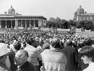 Hainburg: Demonstration for the construction of Hainburg