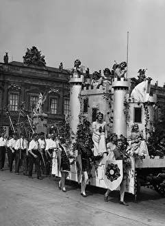Mache: Demonstration on the Day of the Rose in Berlin, 1934