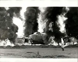 Spectacularly: Demonstration of firefighting foam with burning aircraft