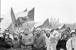 Letna: Demonstration - flags - Letna