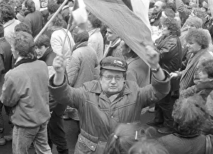 Mazanec: Demonstration - general strike - flags
