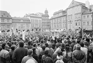 Crumble: Demonstration - general strike - Malostranske