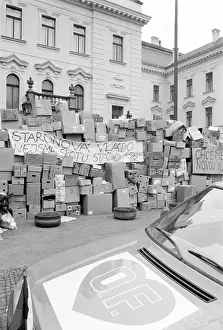 Dumped: Demonstration - happening - government