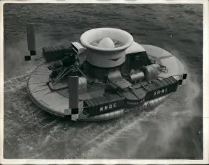 Eventual: Demonstration of Hovercraft on River Thames, London