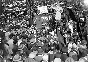 Followers: Demonstration of the KPD on May Day, 1930