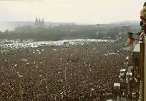 Toppled: Demonstration - Letna plain - Prague - general view