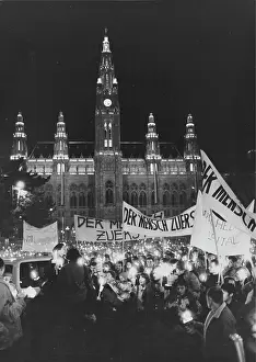 23th: Demonstration ('Lichtermeer') with 250, 000 participants