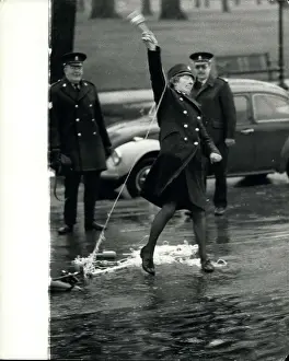 Average: Demonstration of lifesaving equipment, Hyde Park, London