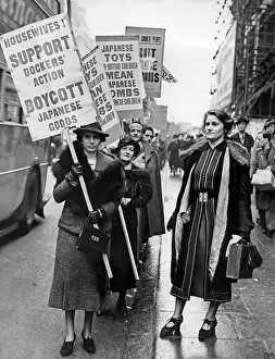 Boycotting: Demonstration in London, 1938