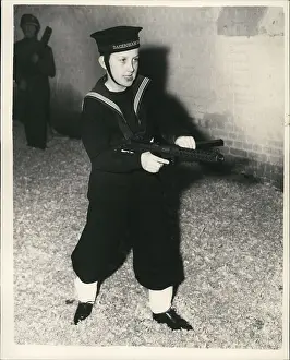 Hornchurch: Demonstration of new British sub-machine gun, Dagenham