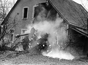Breaks: Demonstration of a Panzer VI on a manoeuvre ground, Germany