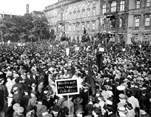Independents: Demonstration against peace terms in 1919