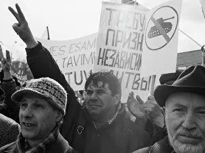 Expressing: Demonstration of Public Organizations Supporting